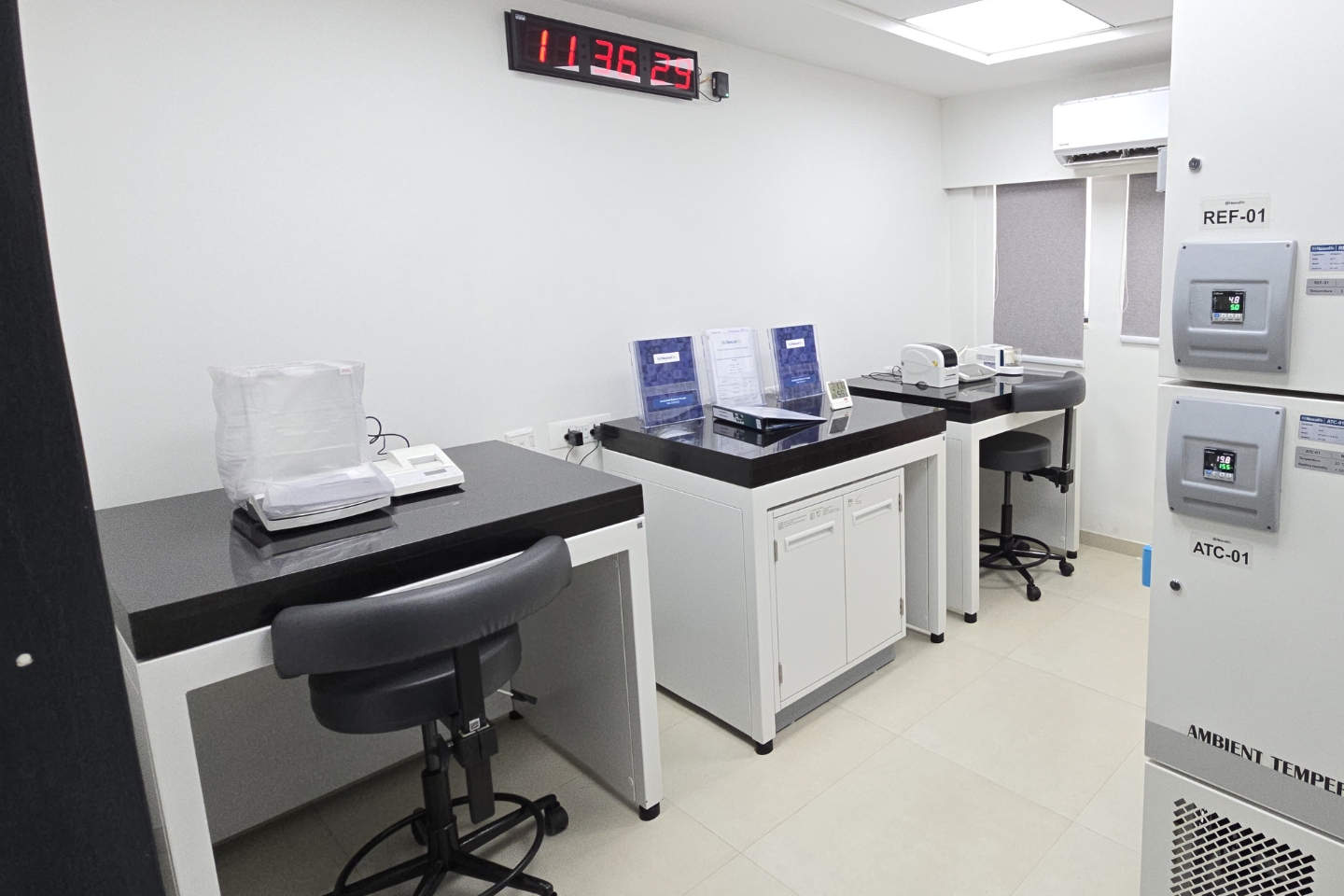 Analytical balance